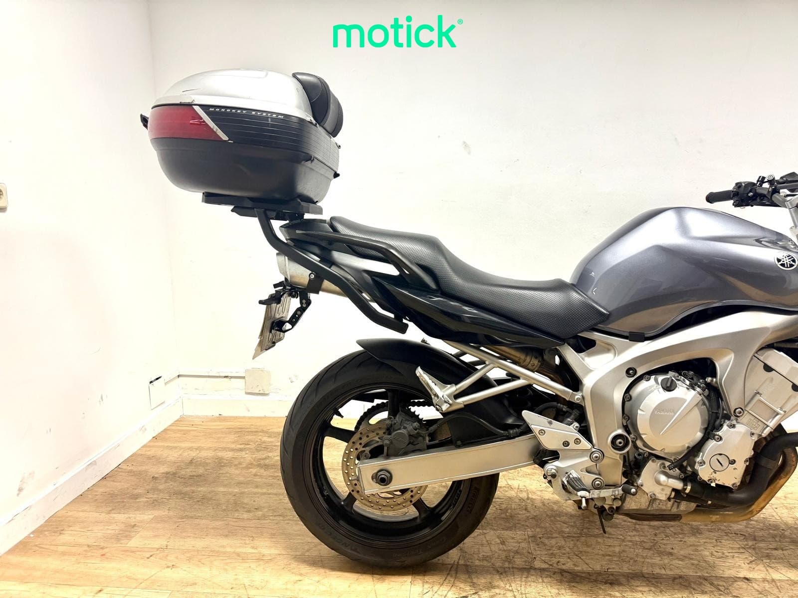 YAMAHA FZ 6 N (TOP CASE)