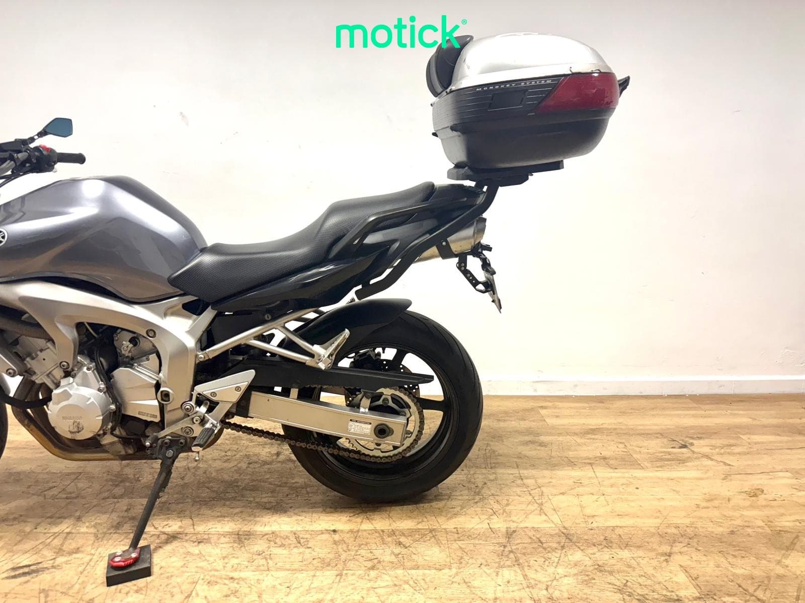 YAMAHA FZ 6 N (TOP CASE)