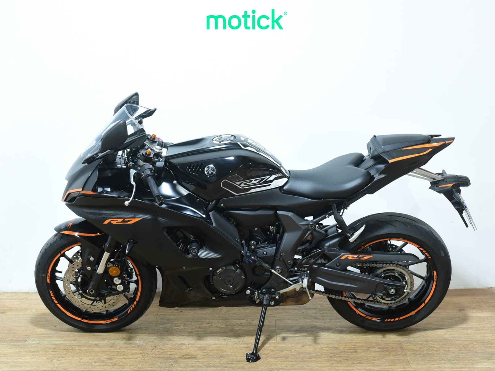 YAMAHA R7