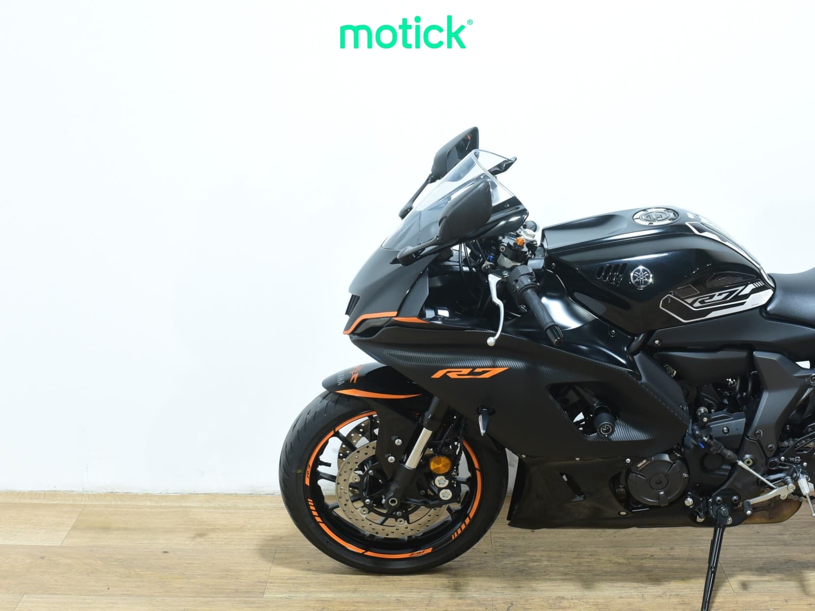 YAMAHA R7