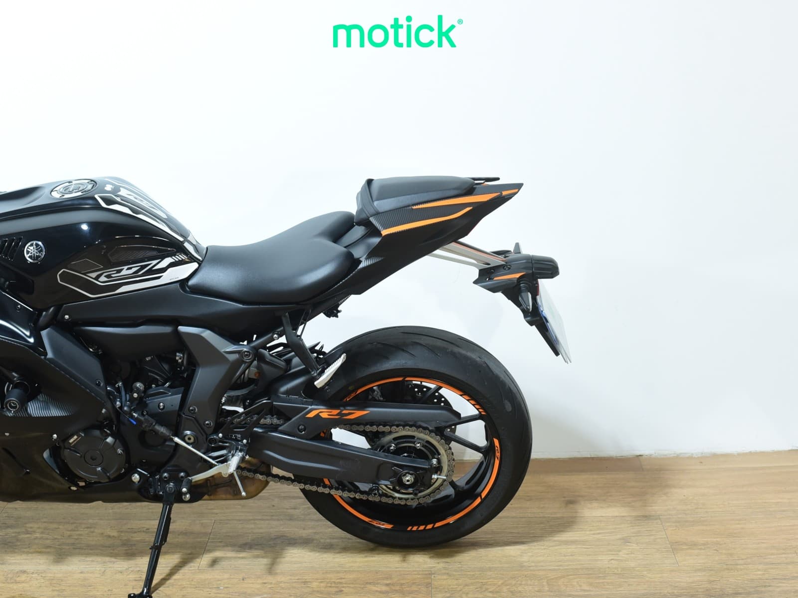 YAMAHA R7