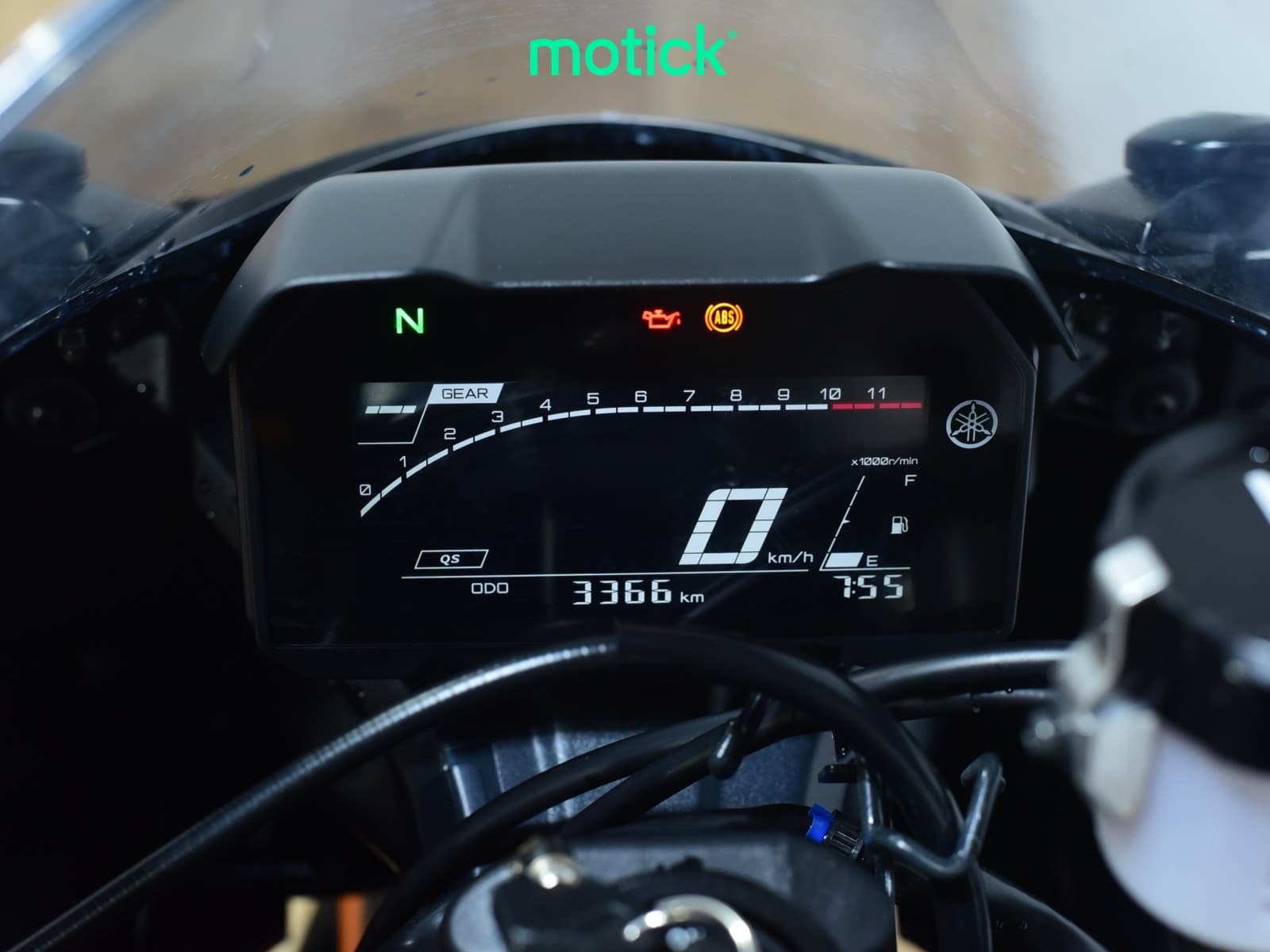 YAMAHA R7