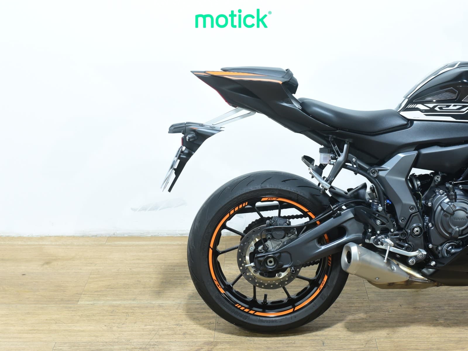 YAMAHA R7