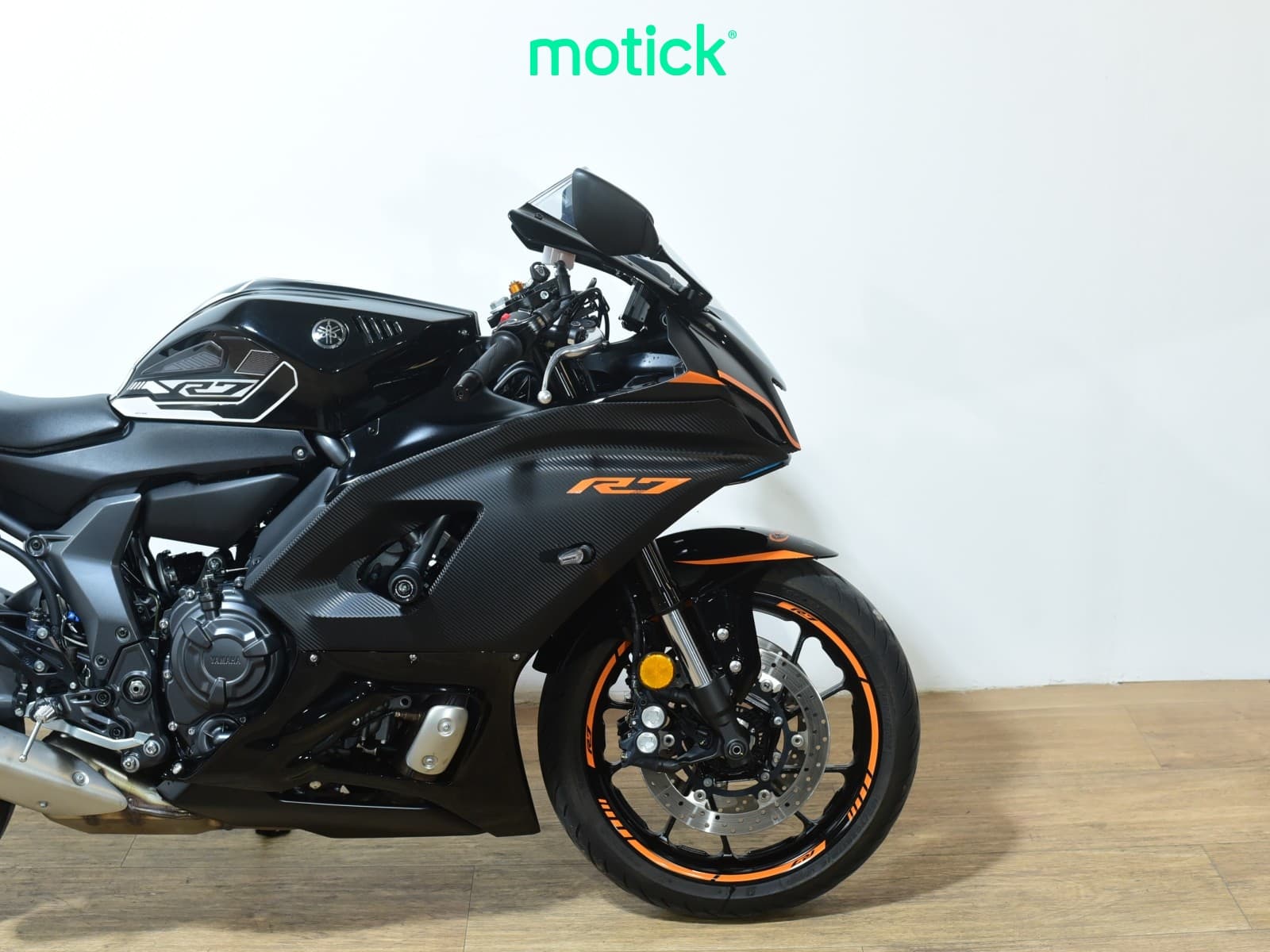 YAMAHA R7