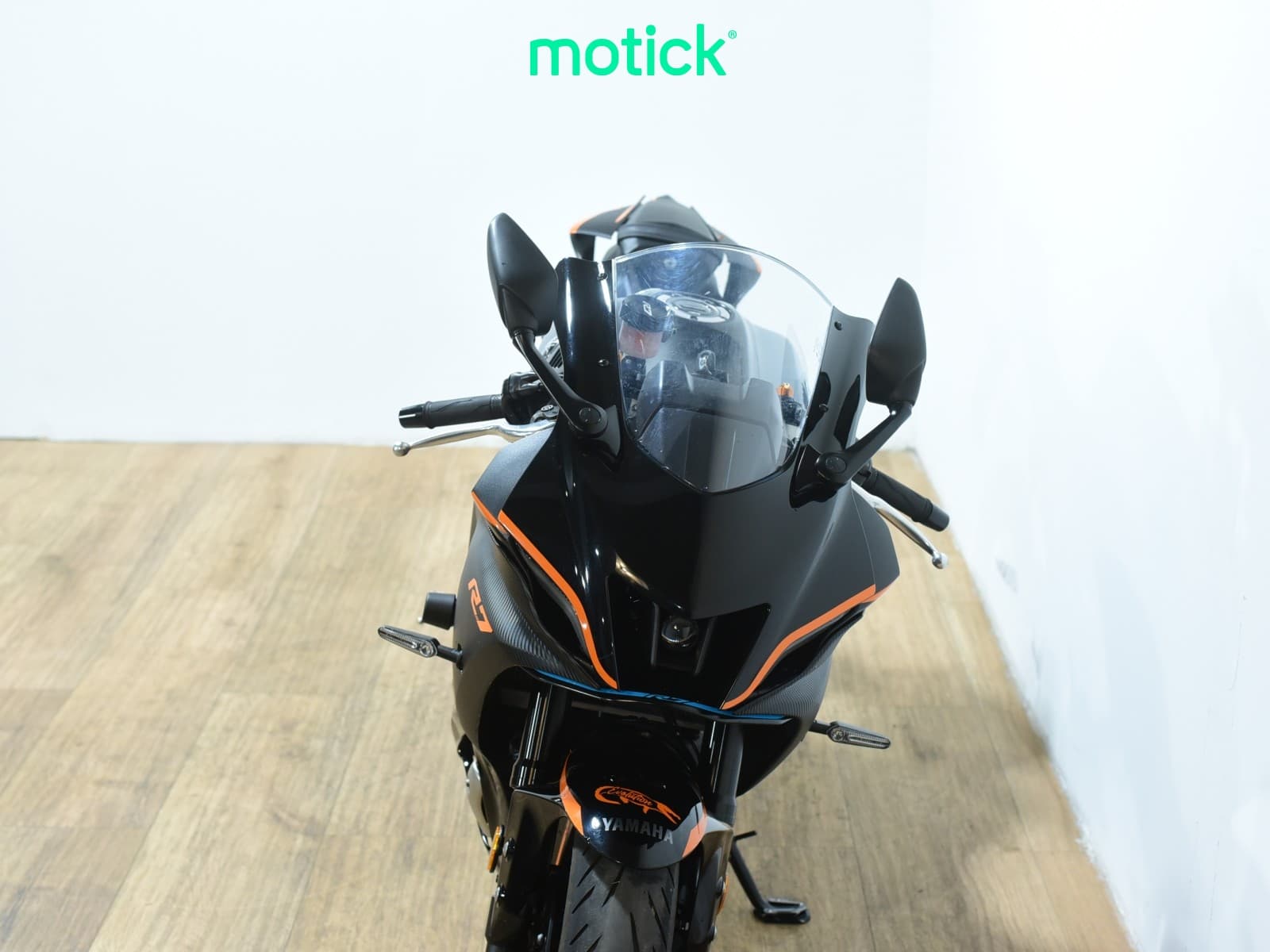 YAMAHA R7