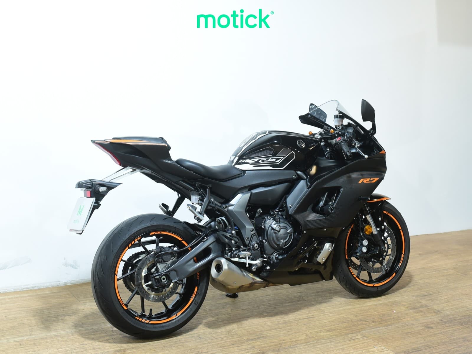 YAMAHA R7
