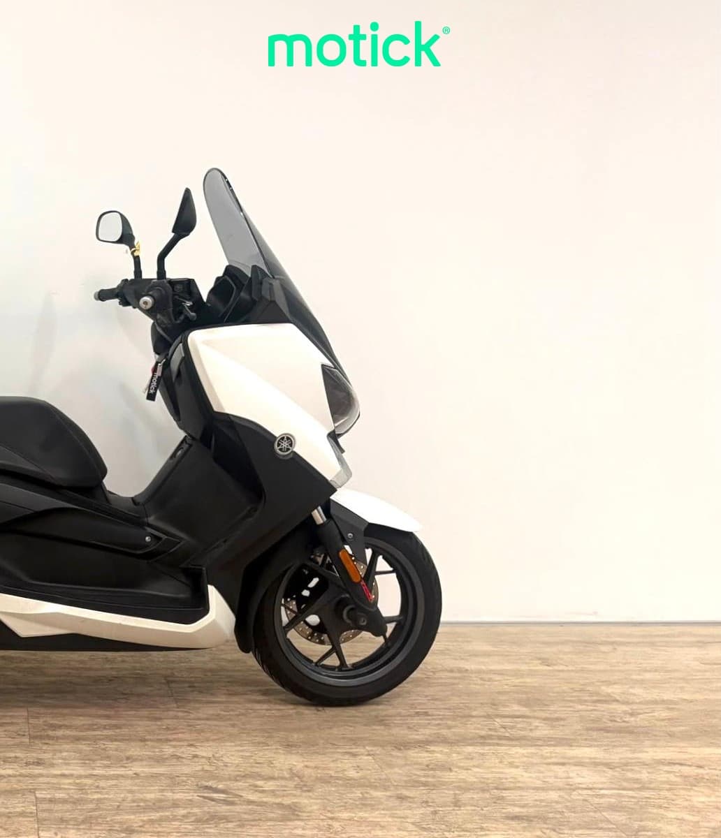 YAMAHA XMAX 125