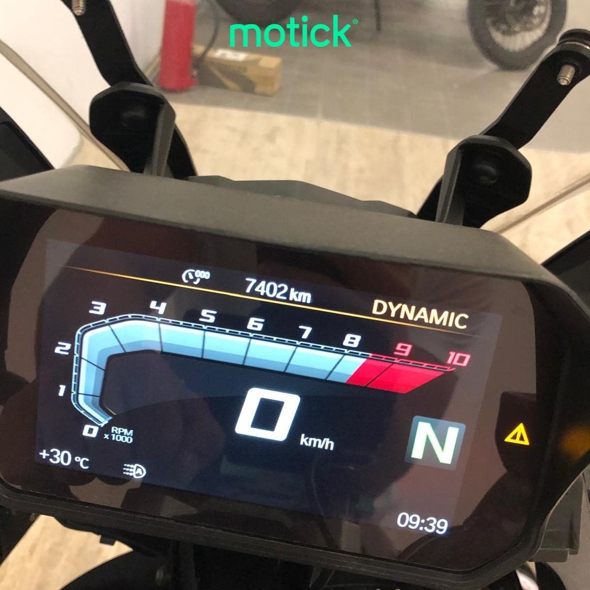 BMW F 750 GS (TRIPLE BLACK + TC) (4PACKS)(A2)