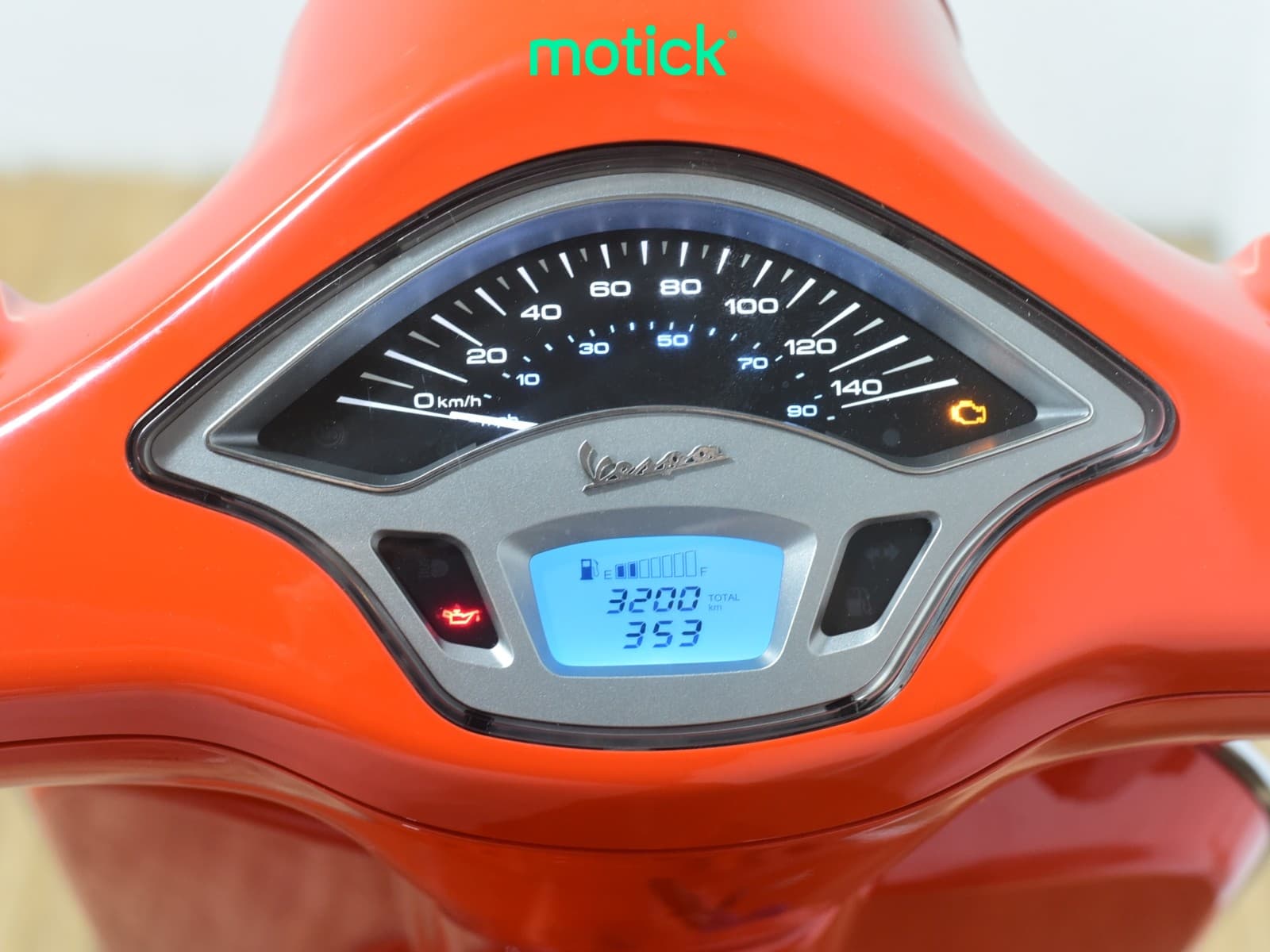 VESPA PRIMAVERA 125 (TOP CASE)