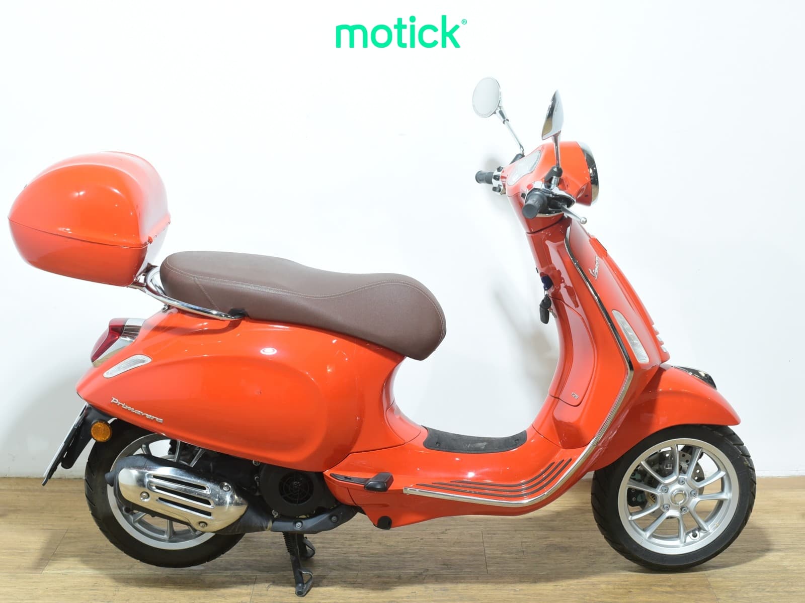 VESPA PRIMAVERA 125 (TOP CASE)