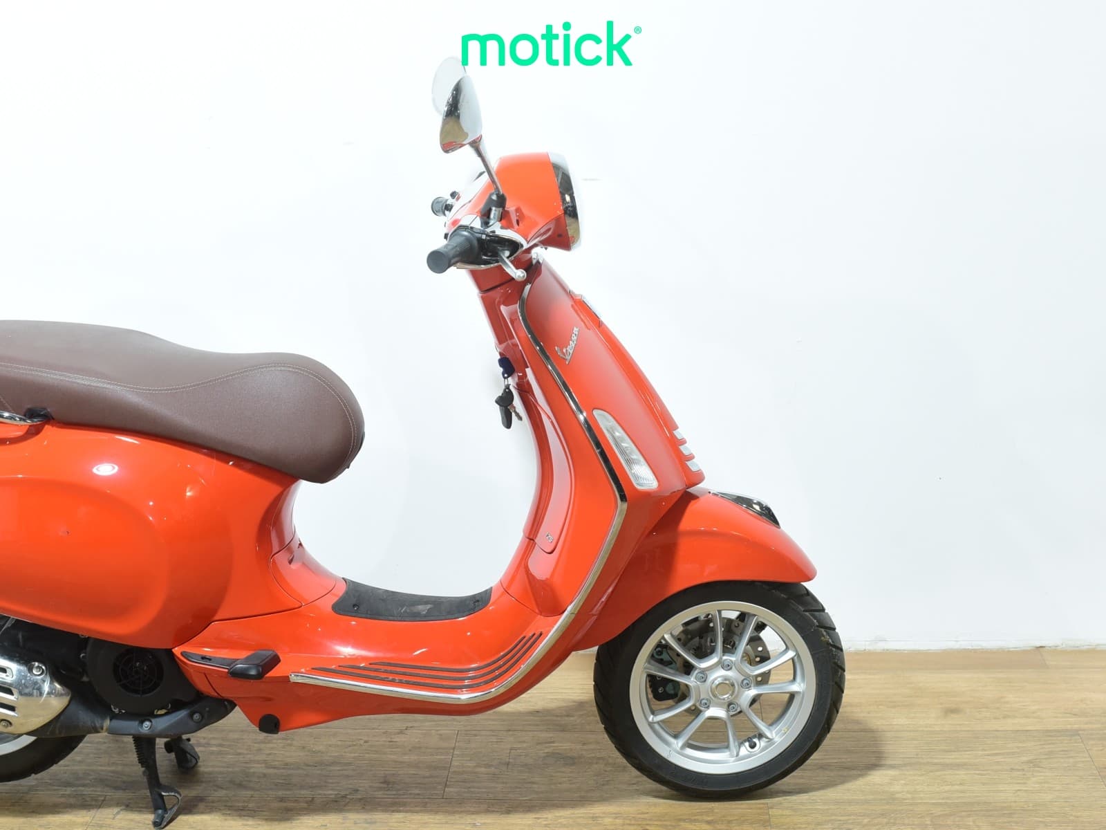 VESPA PRIMAVERA 125 (TOP CASE)