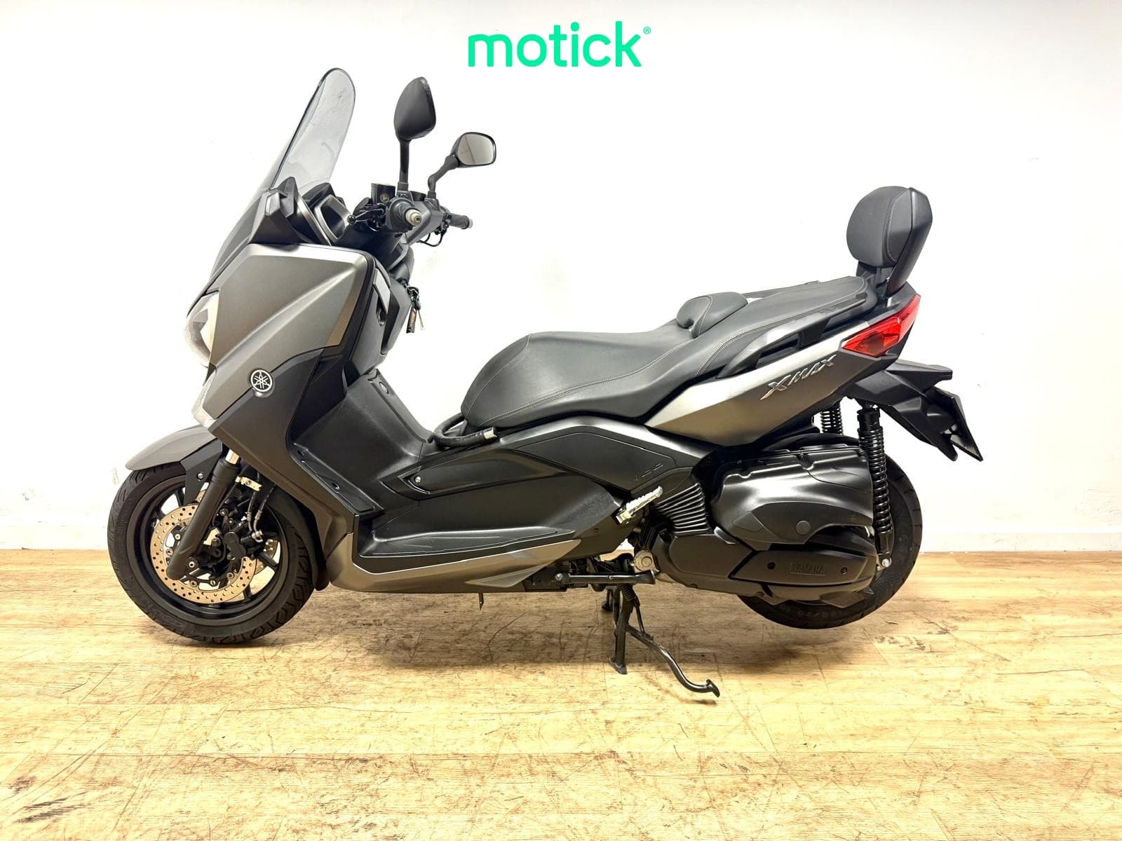 YAMAHA XMAX 400 (ESCAPE SPARK) (ENTREGA ESCAPE DE SERIE)