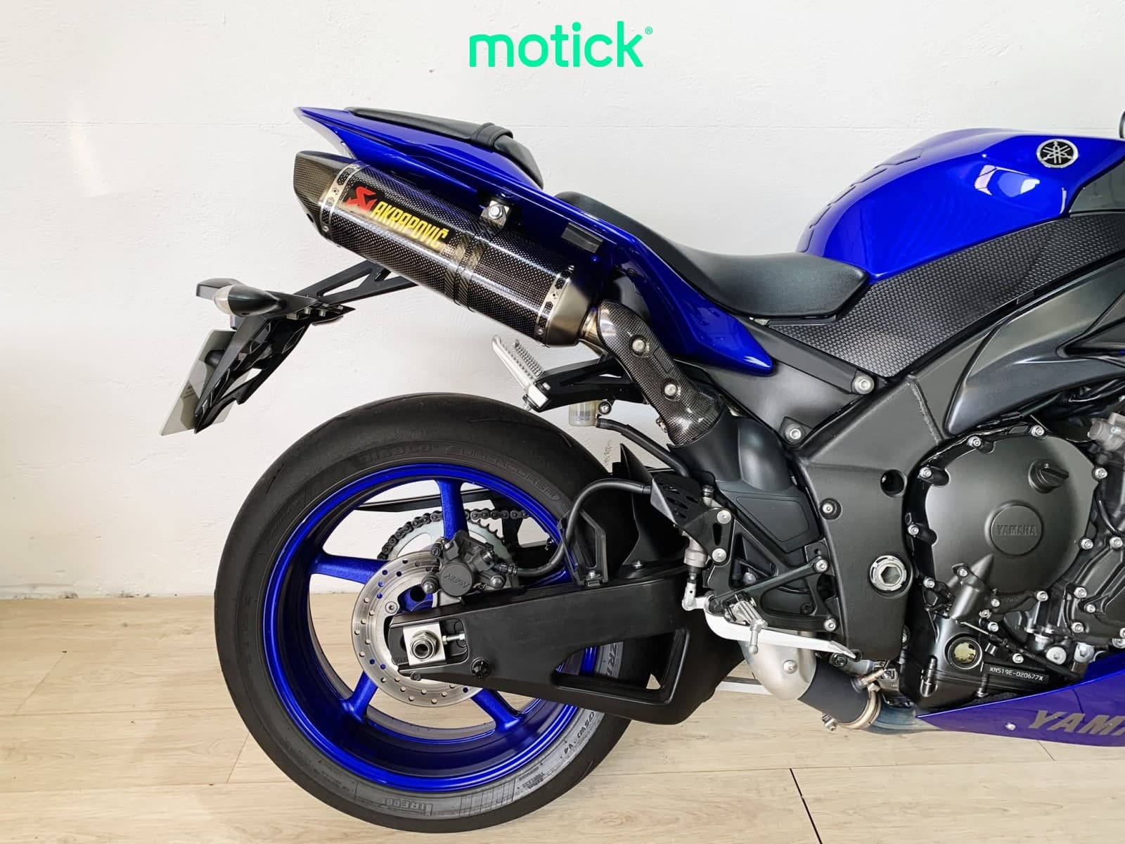 YAMAHA YZF R1 (AKRAPOVIC HOMOLOGADO)