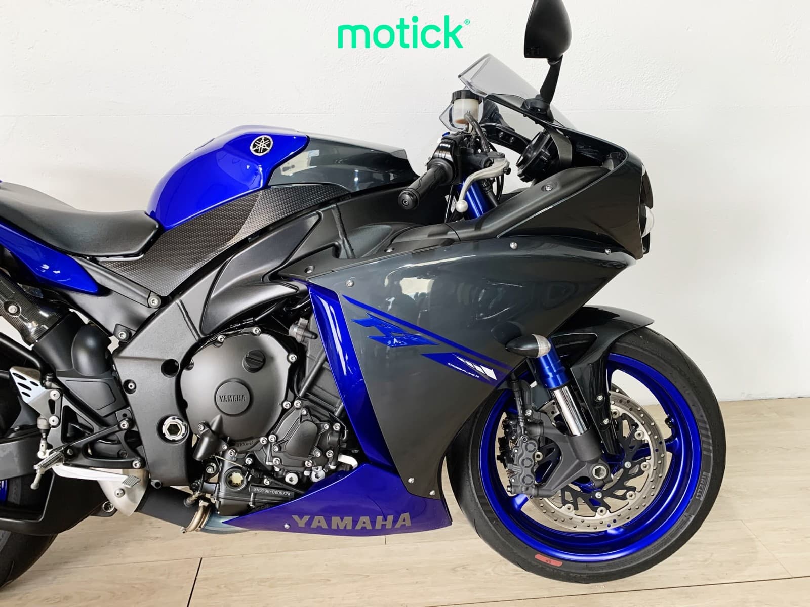 YAMAHA YZF R1 (AKRAPOVIC HOMOLOGADO)
