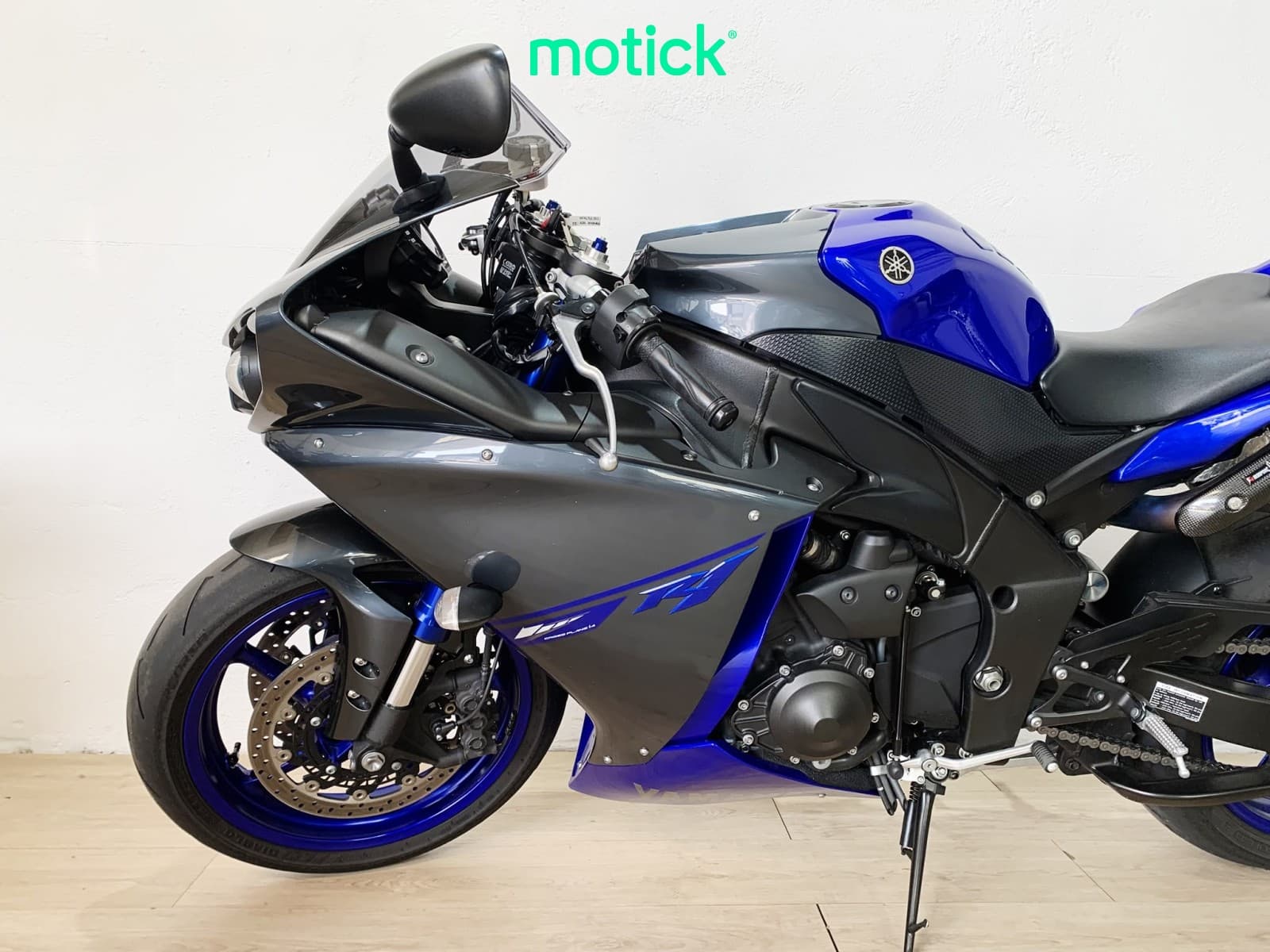 YAMAHA YZF R1 (AKRAPOVIC HOMOLOGADO)