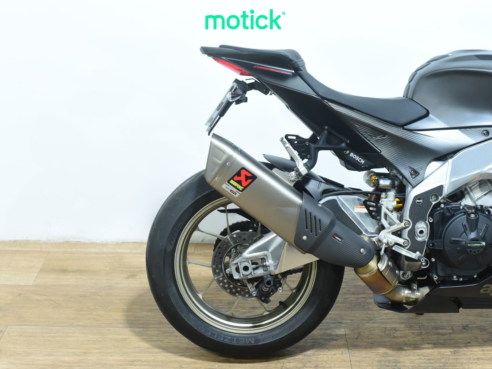 APRILIA RSV 4 1100 FACTORY (AKRAPOVIC DE SERIE)