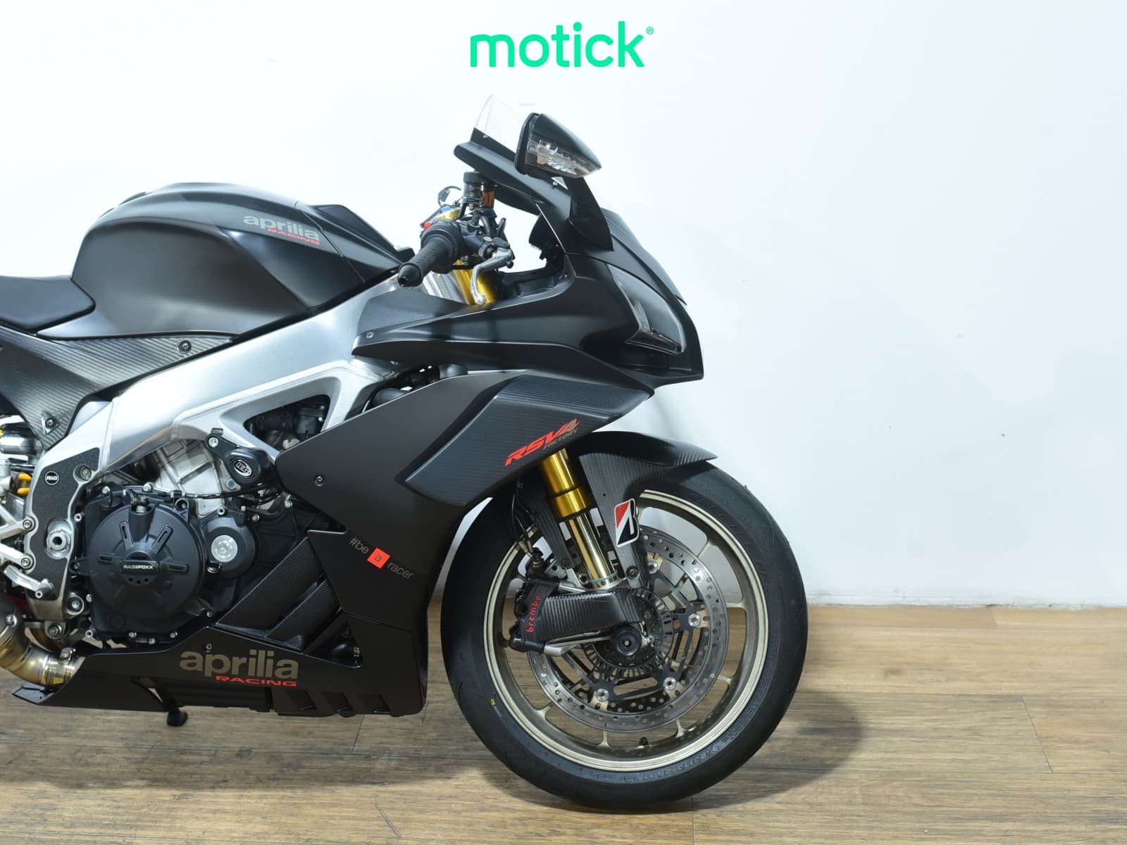 APRILIA RSV 4 1100 FACTORY (AKRAPOVIC DE SERIE)