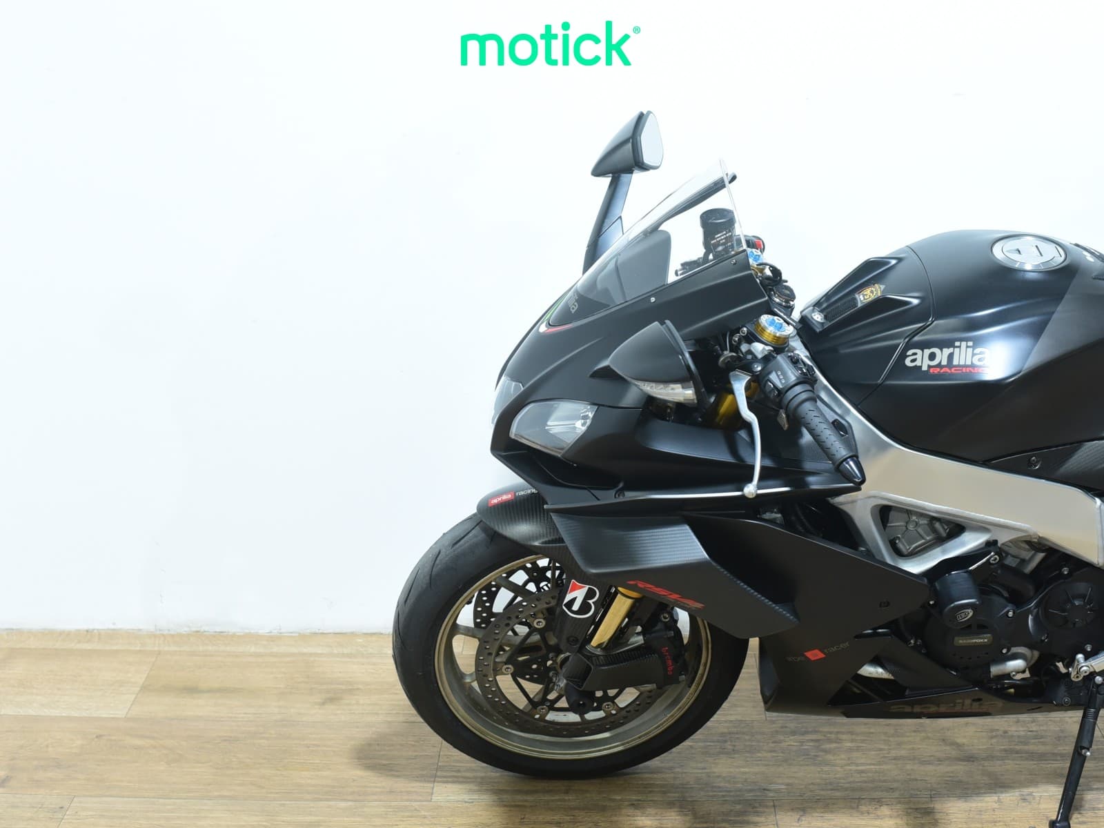 APRILIA RSV 4 1100 FACTORY (AKRAPOVIC DE SERIE)