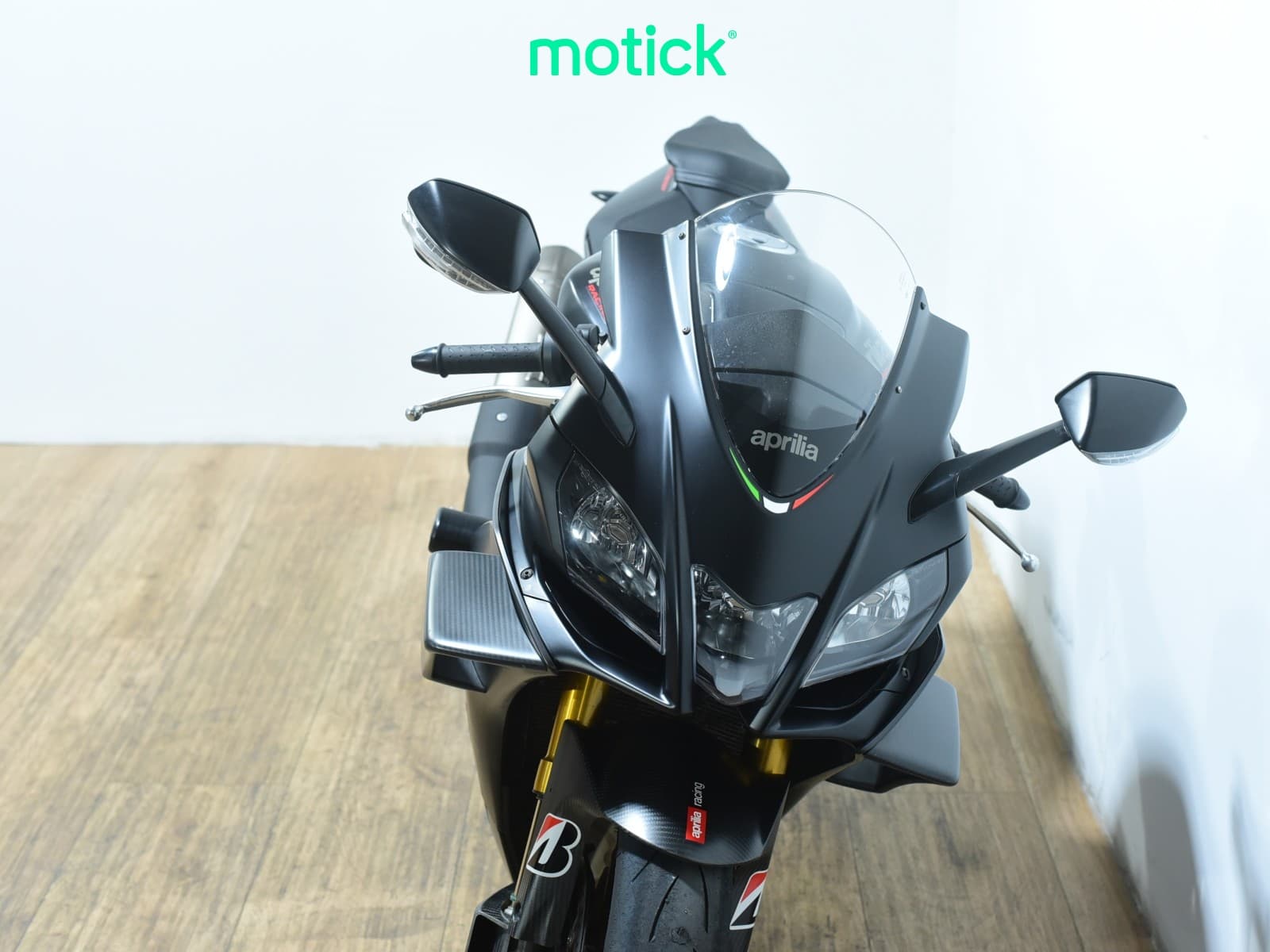 APRILIA RSV 4 1100 FACTORY (AKRAPOVIC DE SERIE)