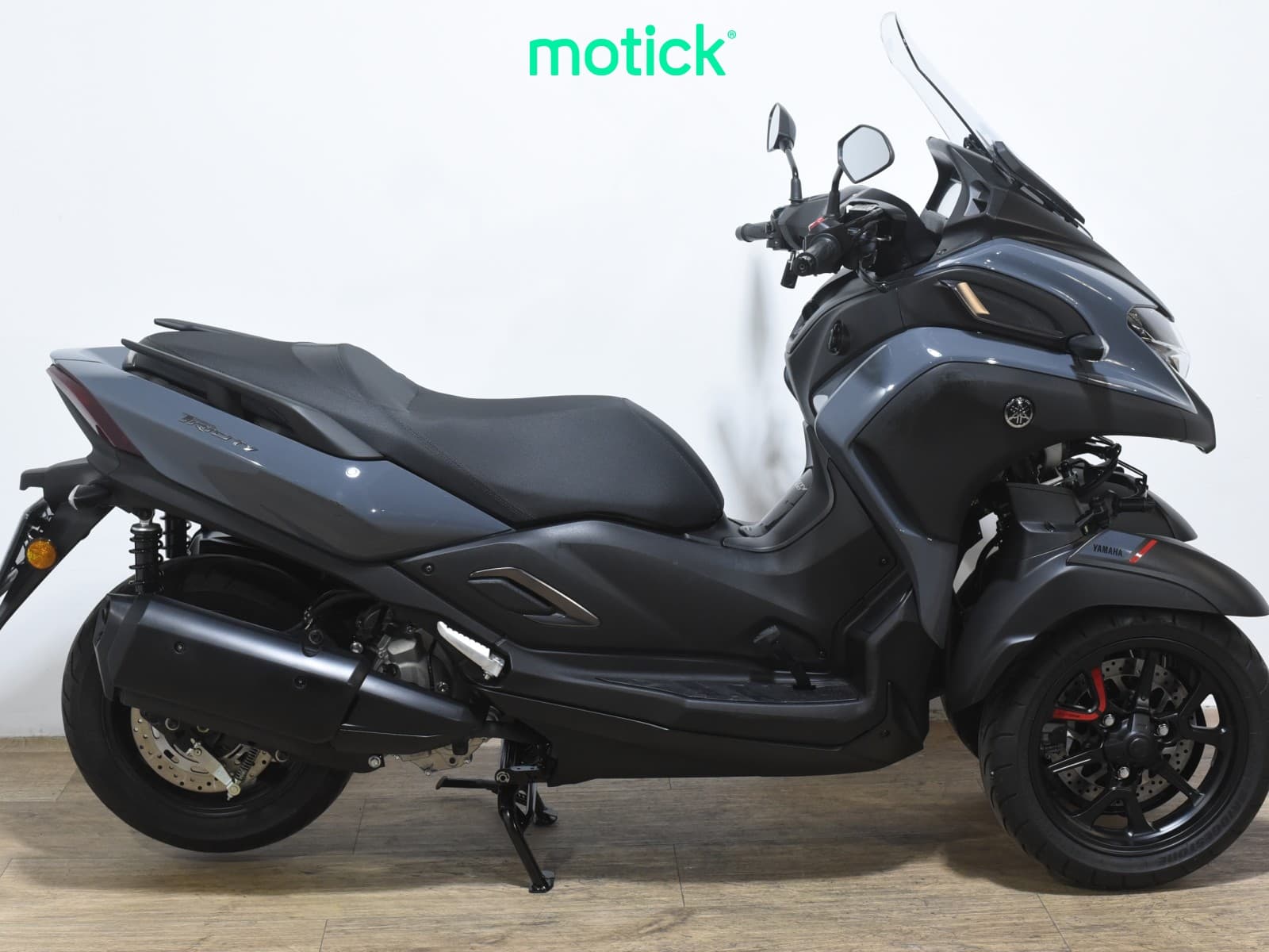 YAMAHA TRICITY 300 (AKRAPOVIC HOMOLOGADO)