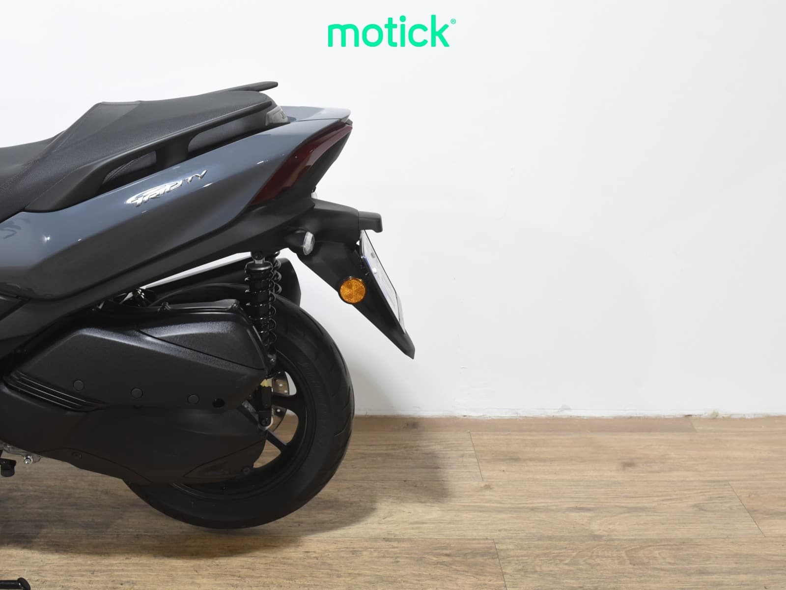 YAMAHA TRICITY 300 (AKRAPOVIC HOMOLOGADO)