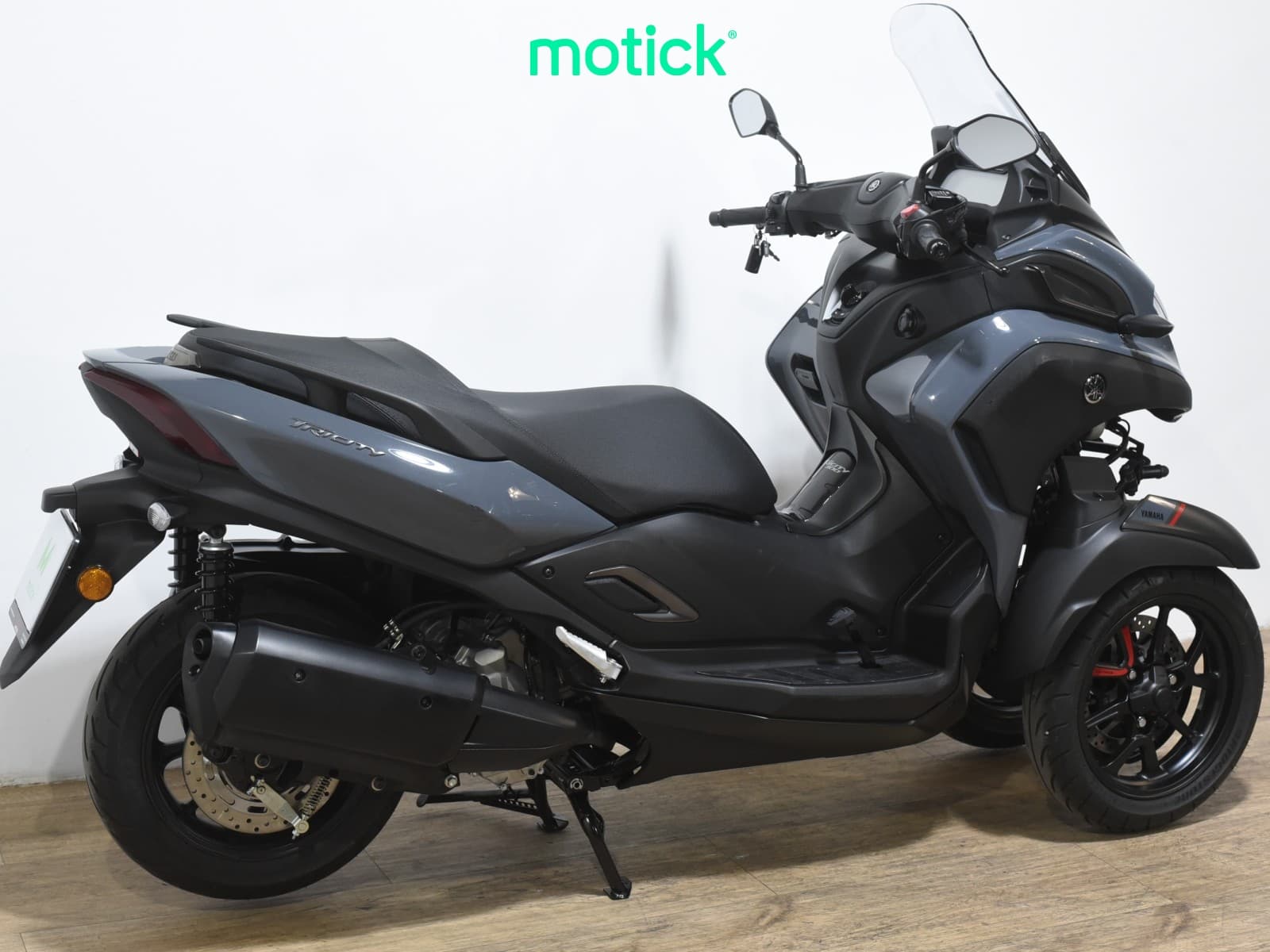 YAMAHA TRICITY 300 (AKRAPOVIC HOMOLOGADO)