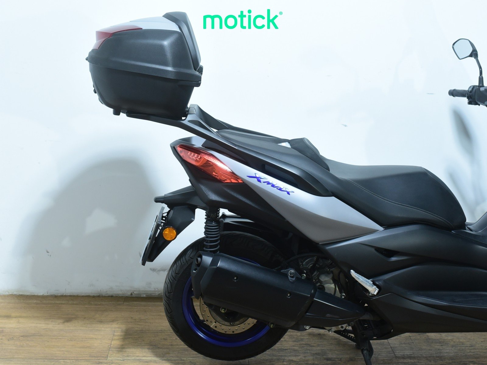YAMAHA XMAX 300 (TOP CASE)