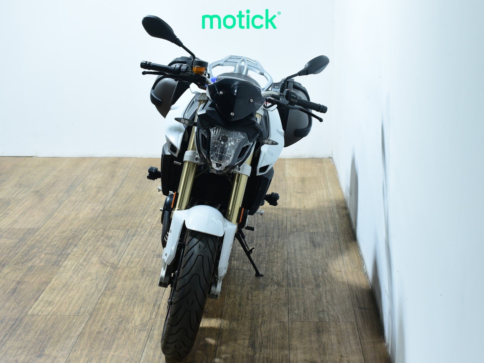 BMW F 800 R (A) (2 MALETAS) (AKRAPOVIC HOMOLOGADO)