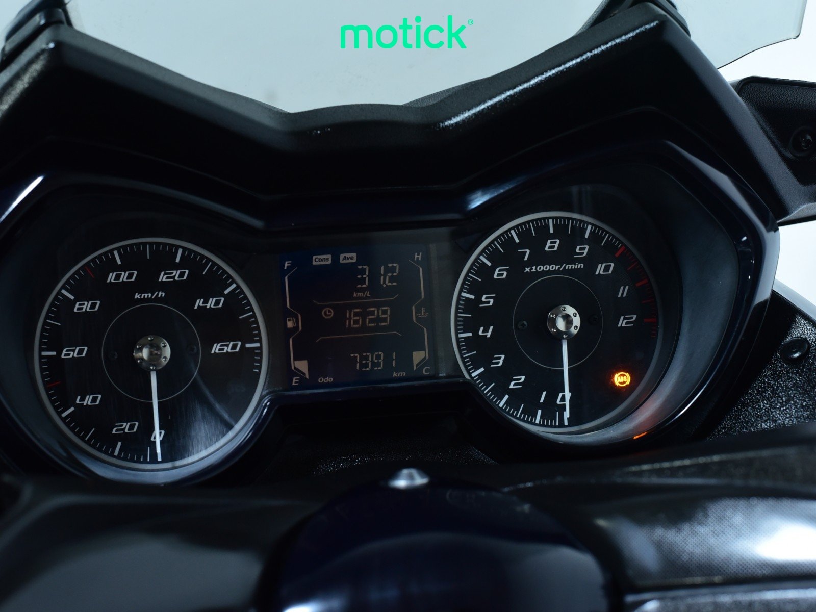 YAMAHA XMAX 125 (TOP CASE)