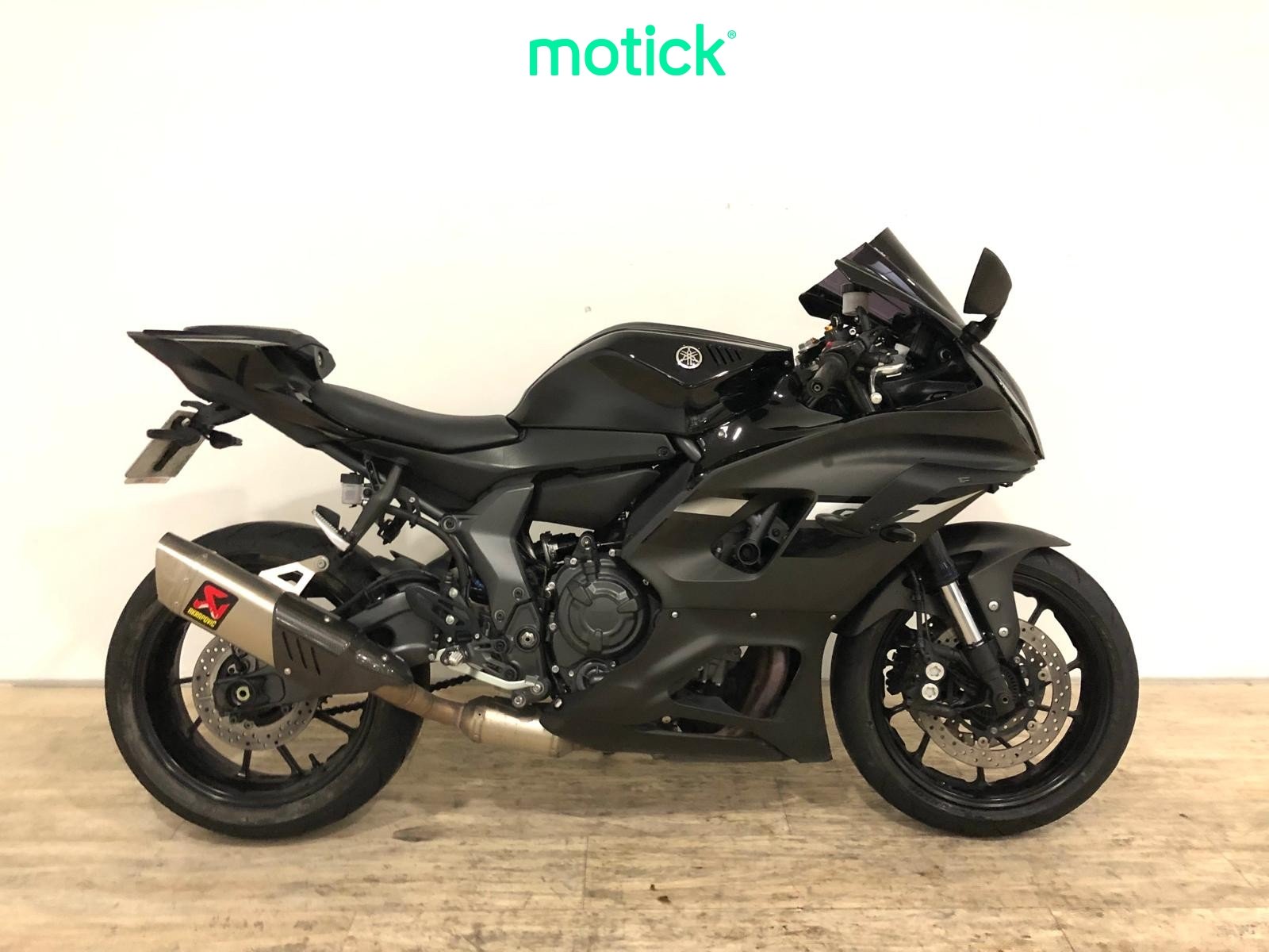 YAMAHA R7