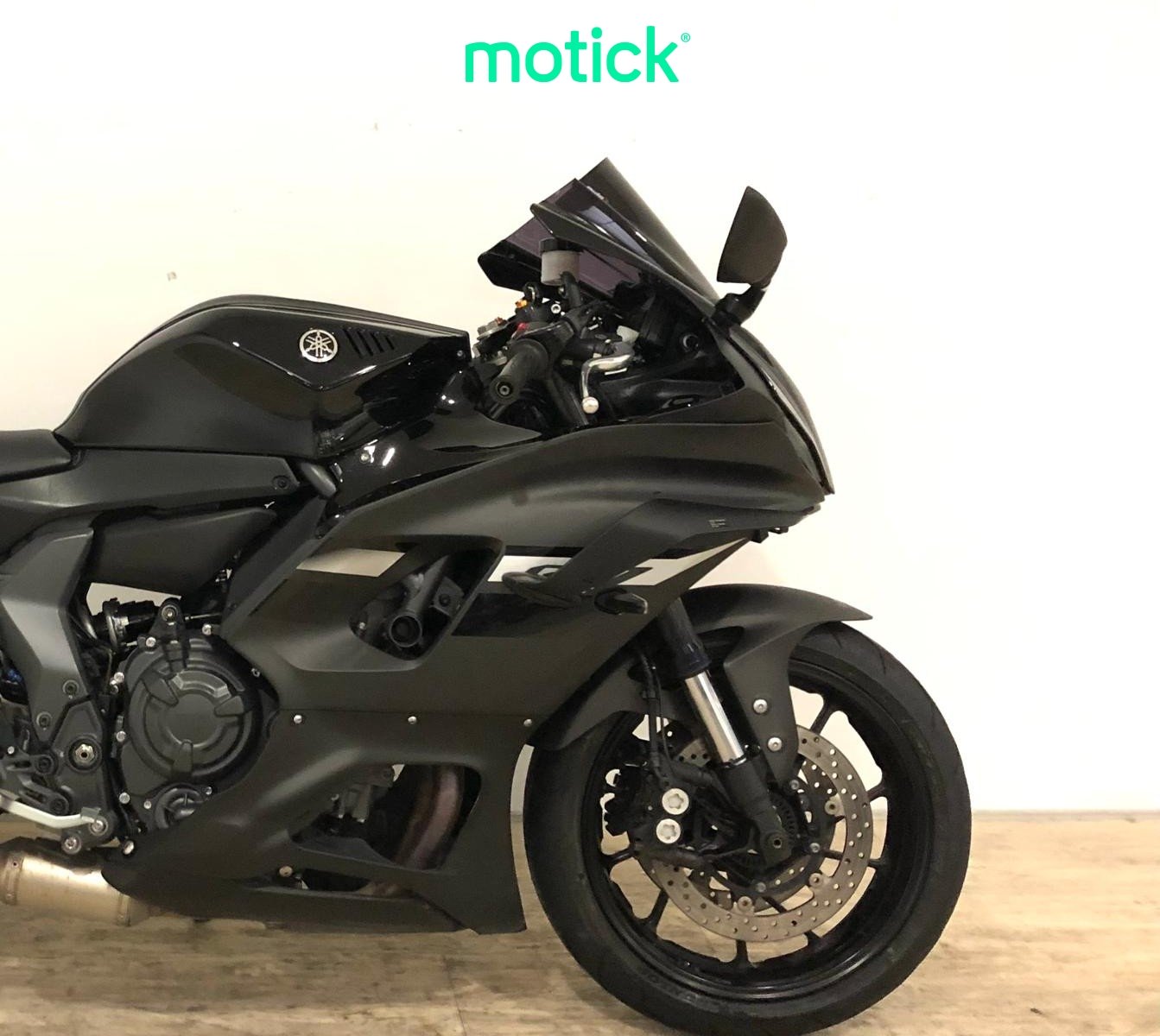 YAMAHA R7
