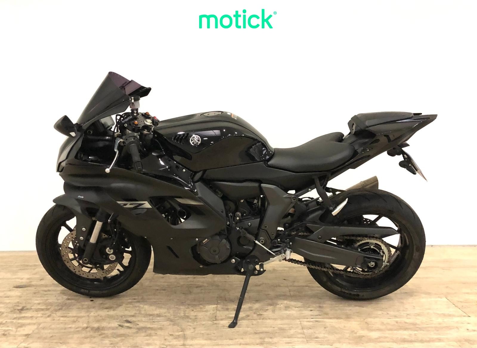 YAMAHA R7