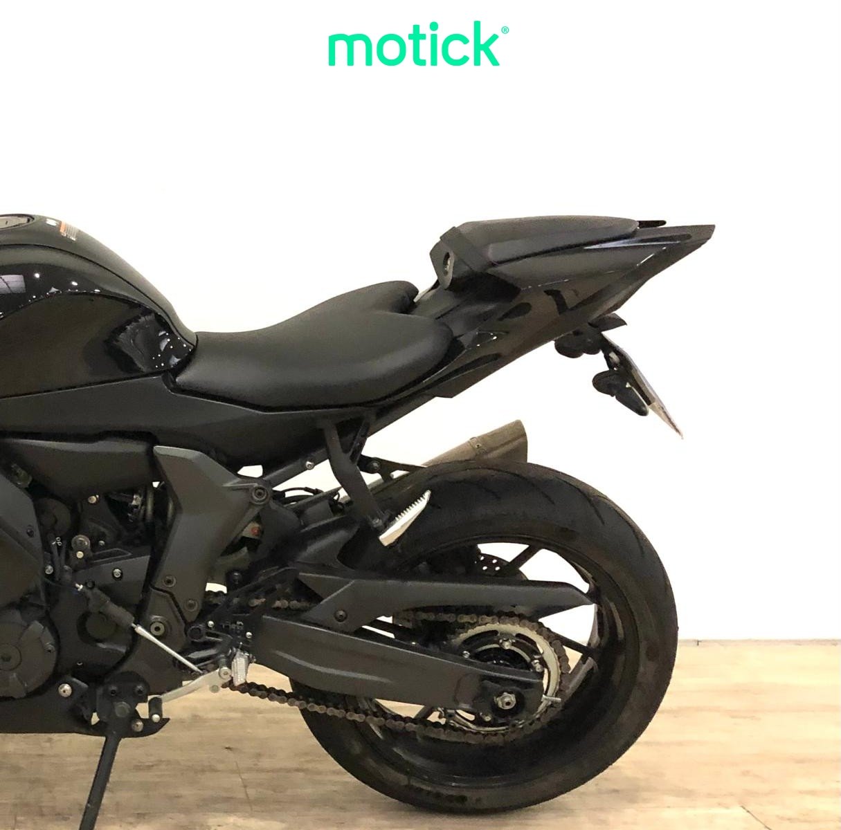 YAMAHA R7