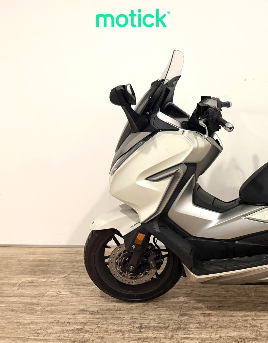 HONDA FORZA 300