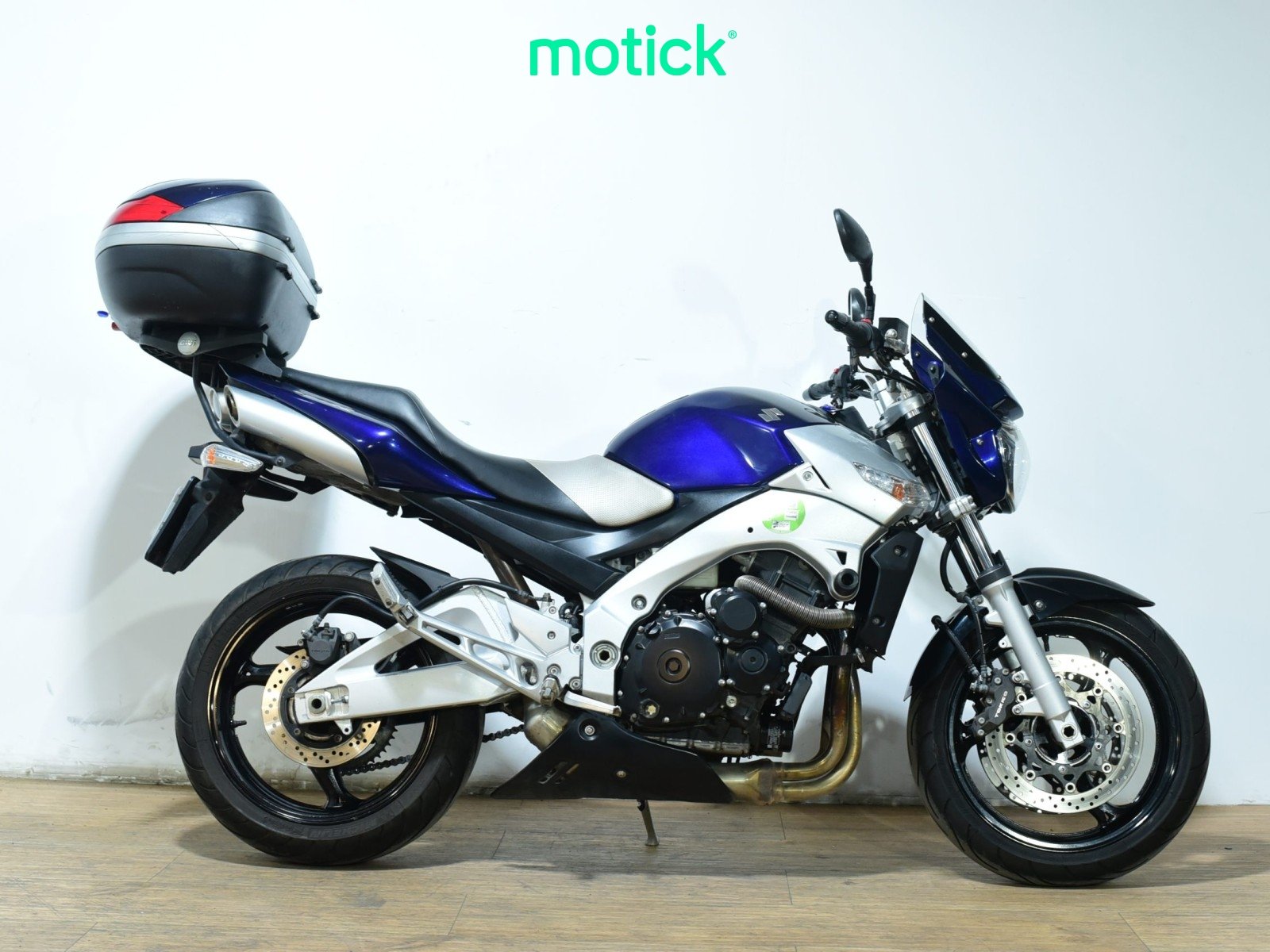 SUZUKI GSR 600
