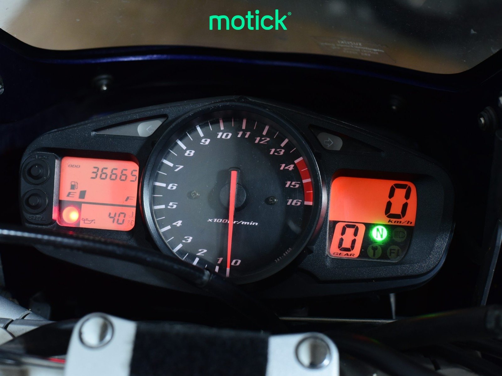 SUZUKI GSR 600