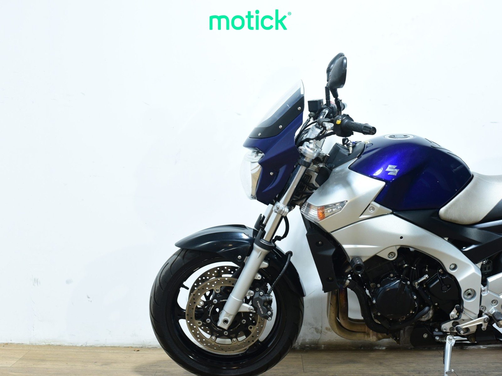 SUZUKI GSR 600