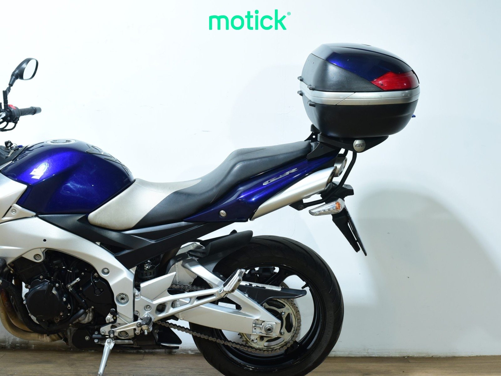 SUZUKI GSR 600
