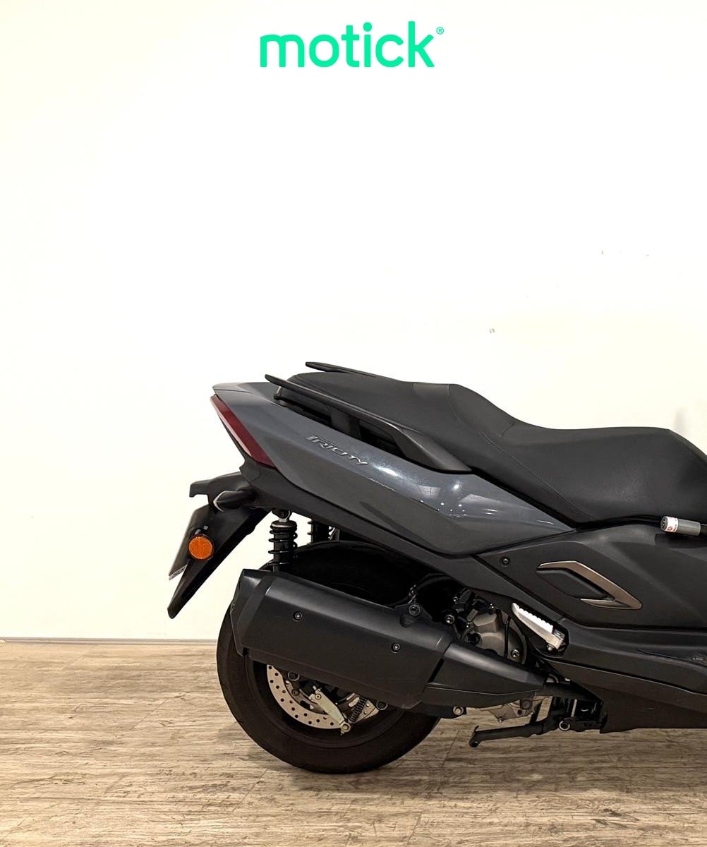 YAMAHA TRICITY 300