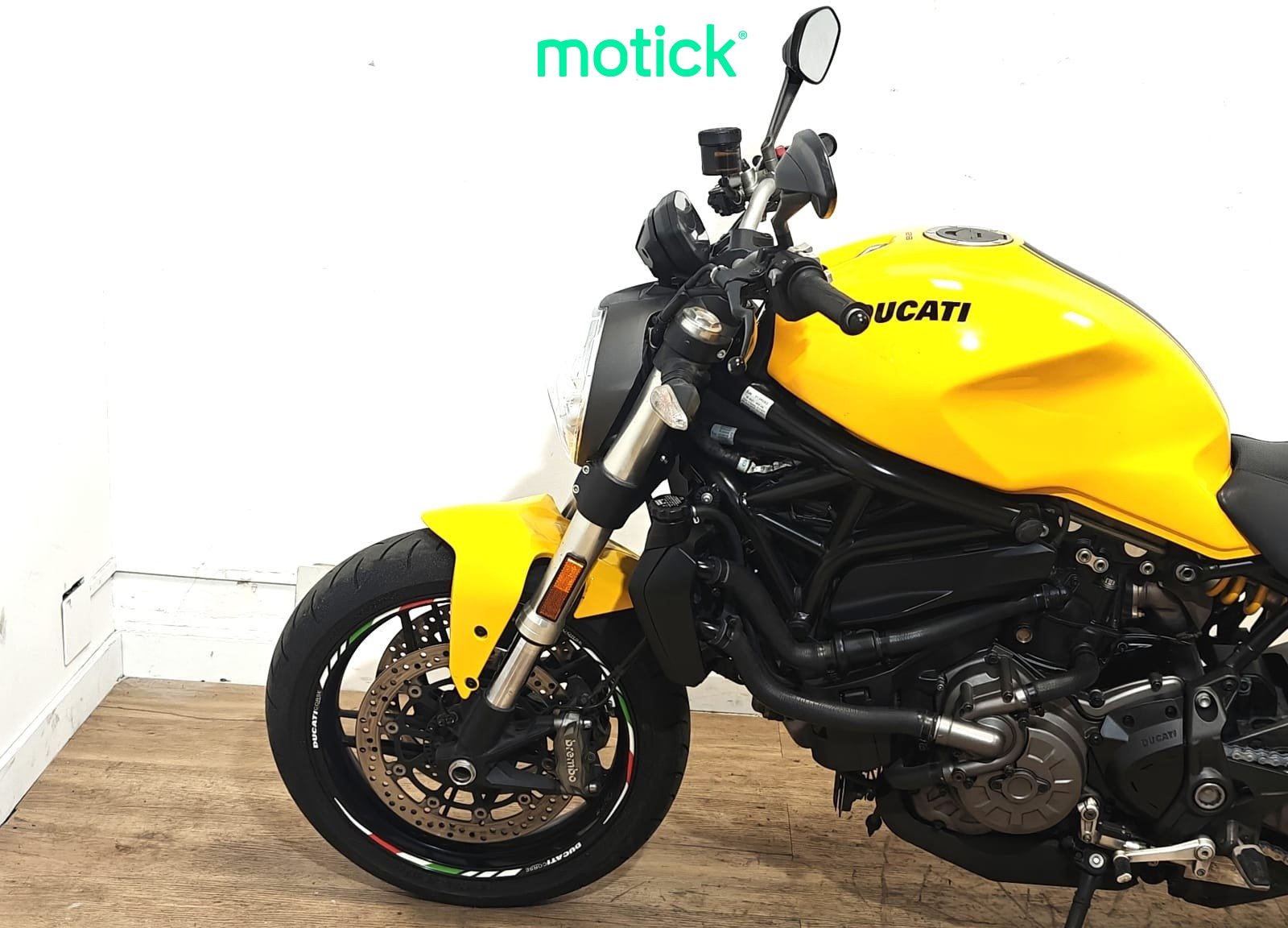 DUCATI MONSTER 821