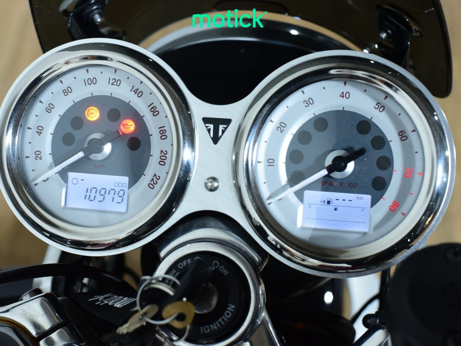 TRIUMPH THRUXTON 1200 R