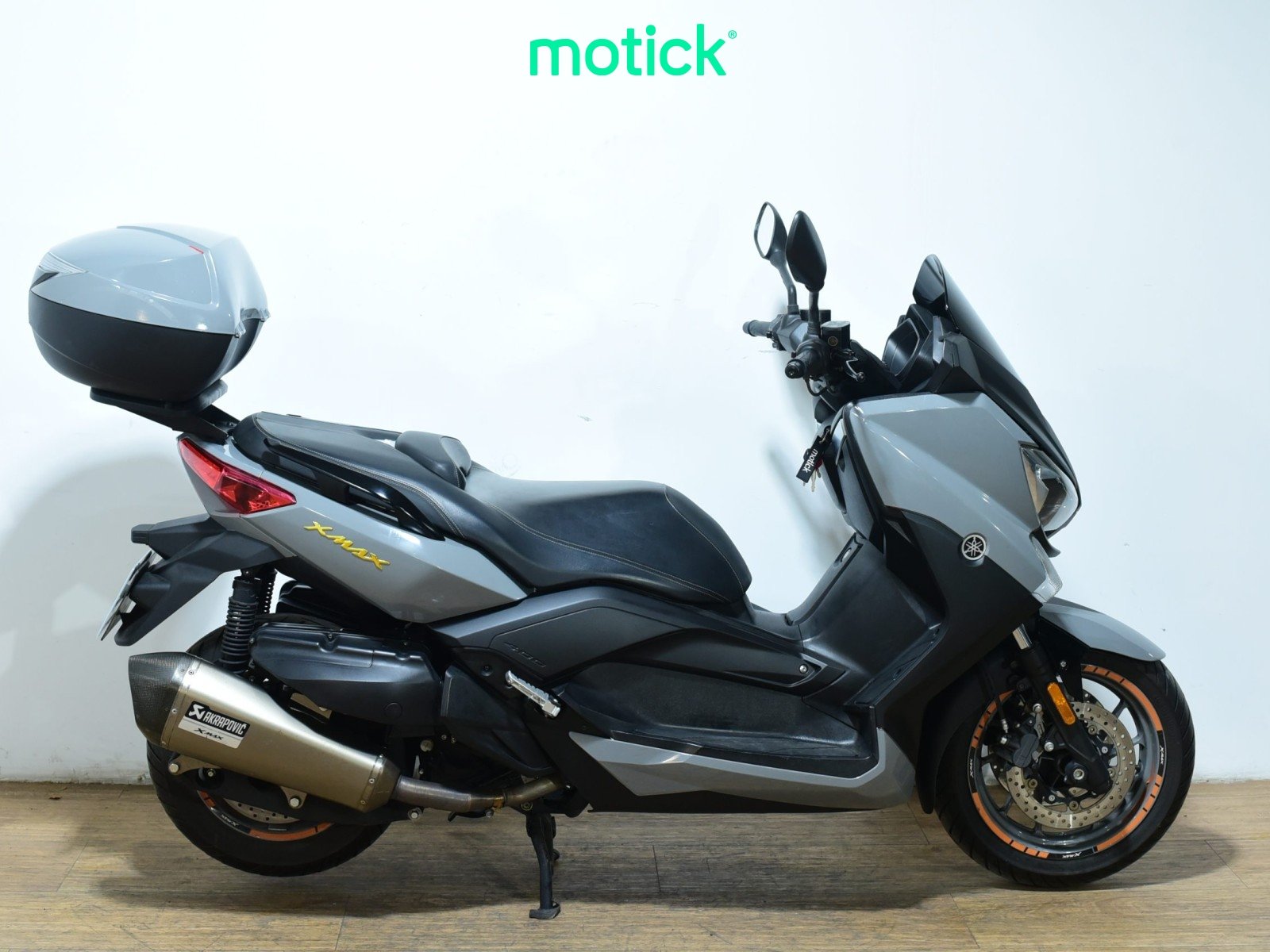 YAMAHA XMAX 400 (TOP CASE) (AKRAPOVIC HOMOLOGADO)