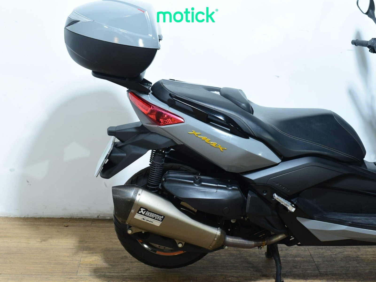YAMAHA XMAX 400 (TOP CASE) (AKRAPOVIC HOMOLOGADO)