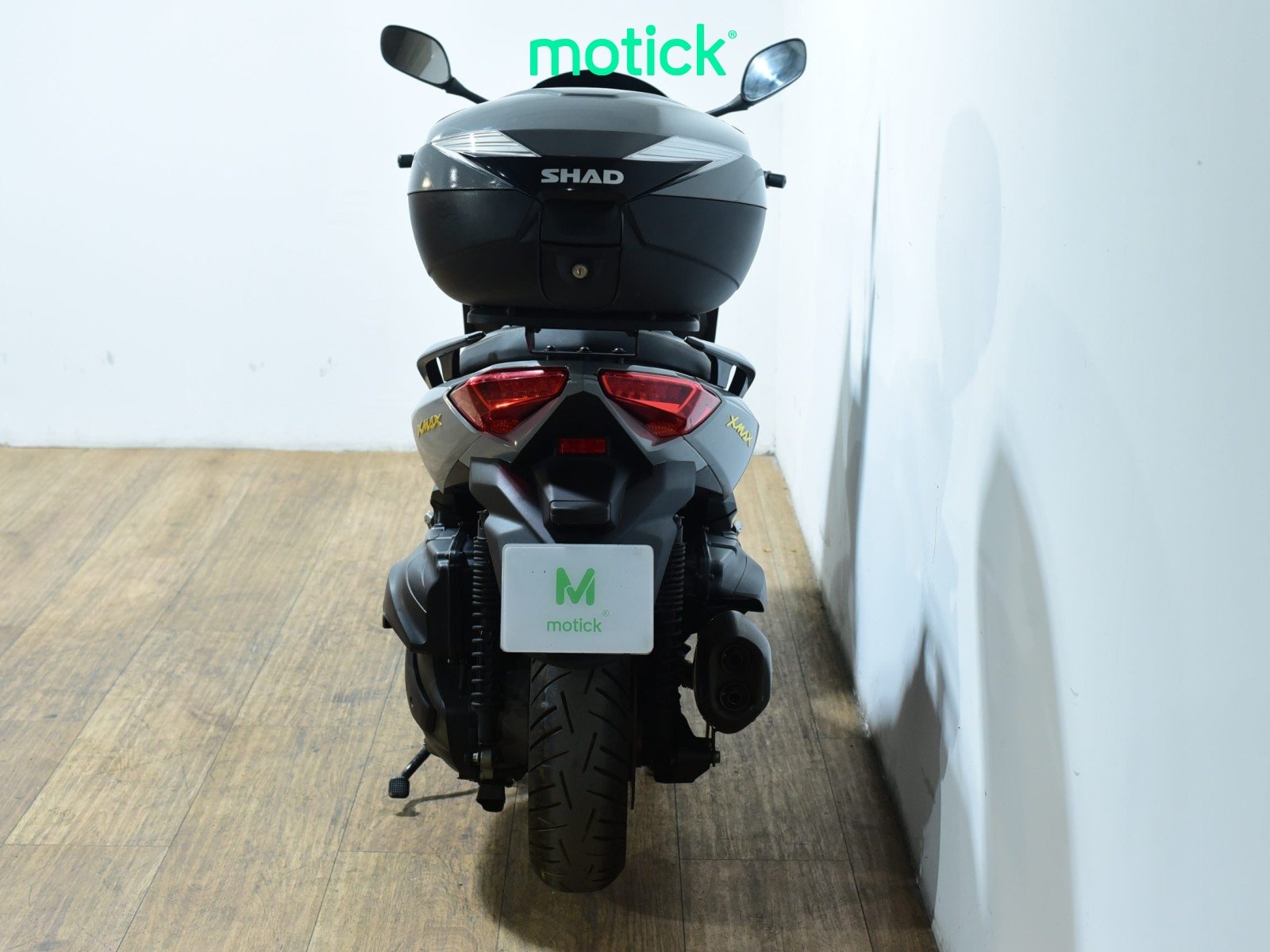 YAMAHA XMAX 400 (TOP CASE) (AKRAPOVIC HOMOLOGADO)