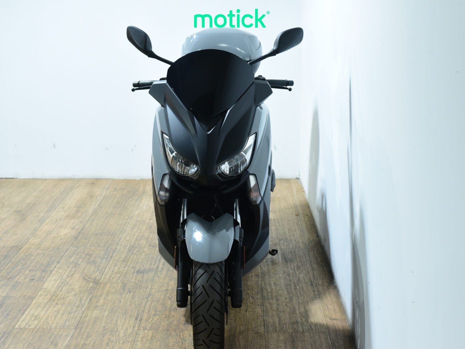 YAMAHA XMAX 400 (TOP CASE) (AKRAPOVIC HOMOLOGADO)