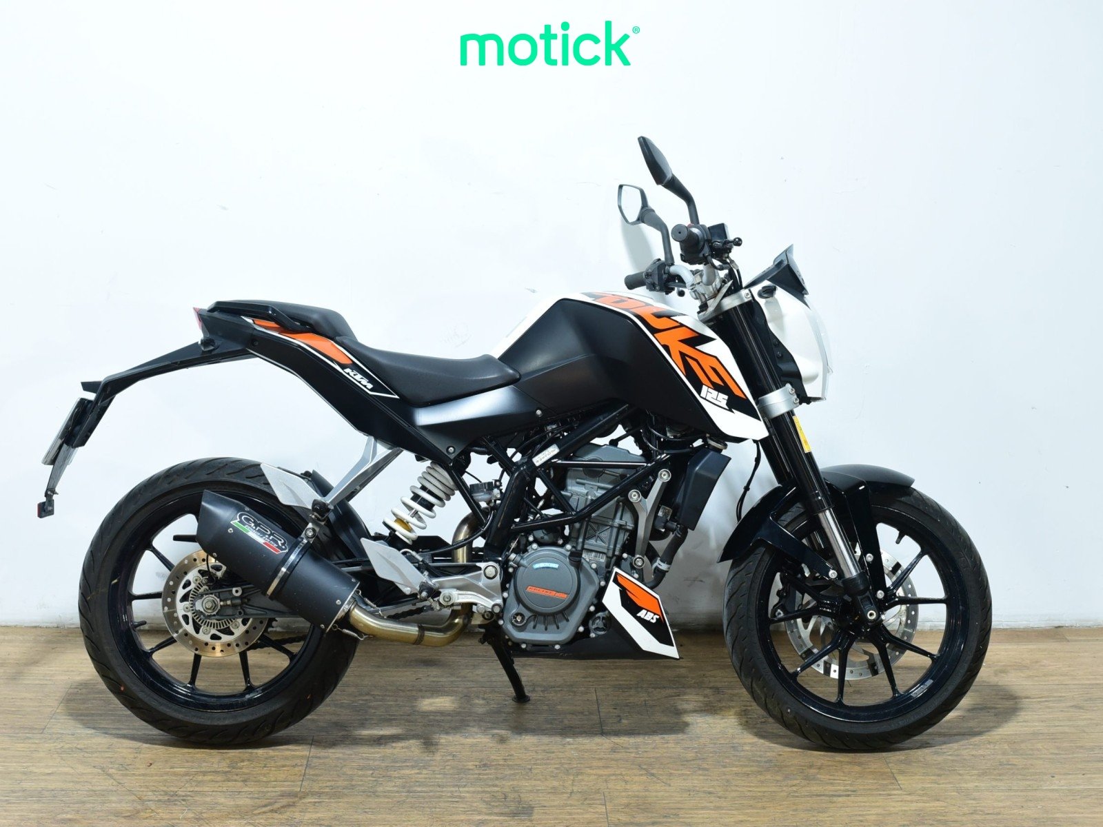 KTM DUKE 125 (ESCAPE HOMOLOGADO)