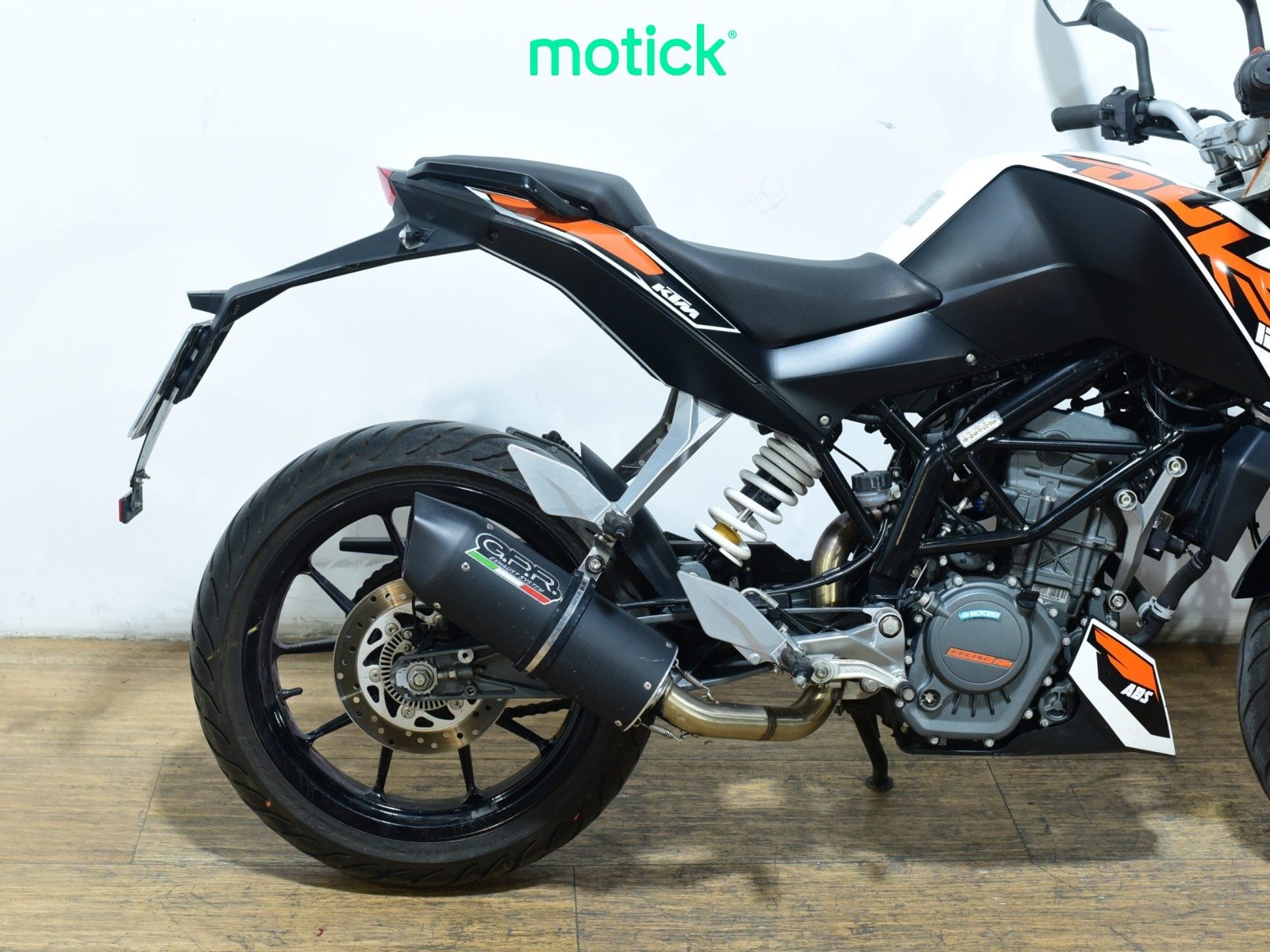 KTM DUKE 125 (ESCAPE HOMOLOGADO)