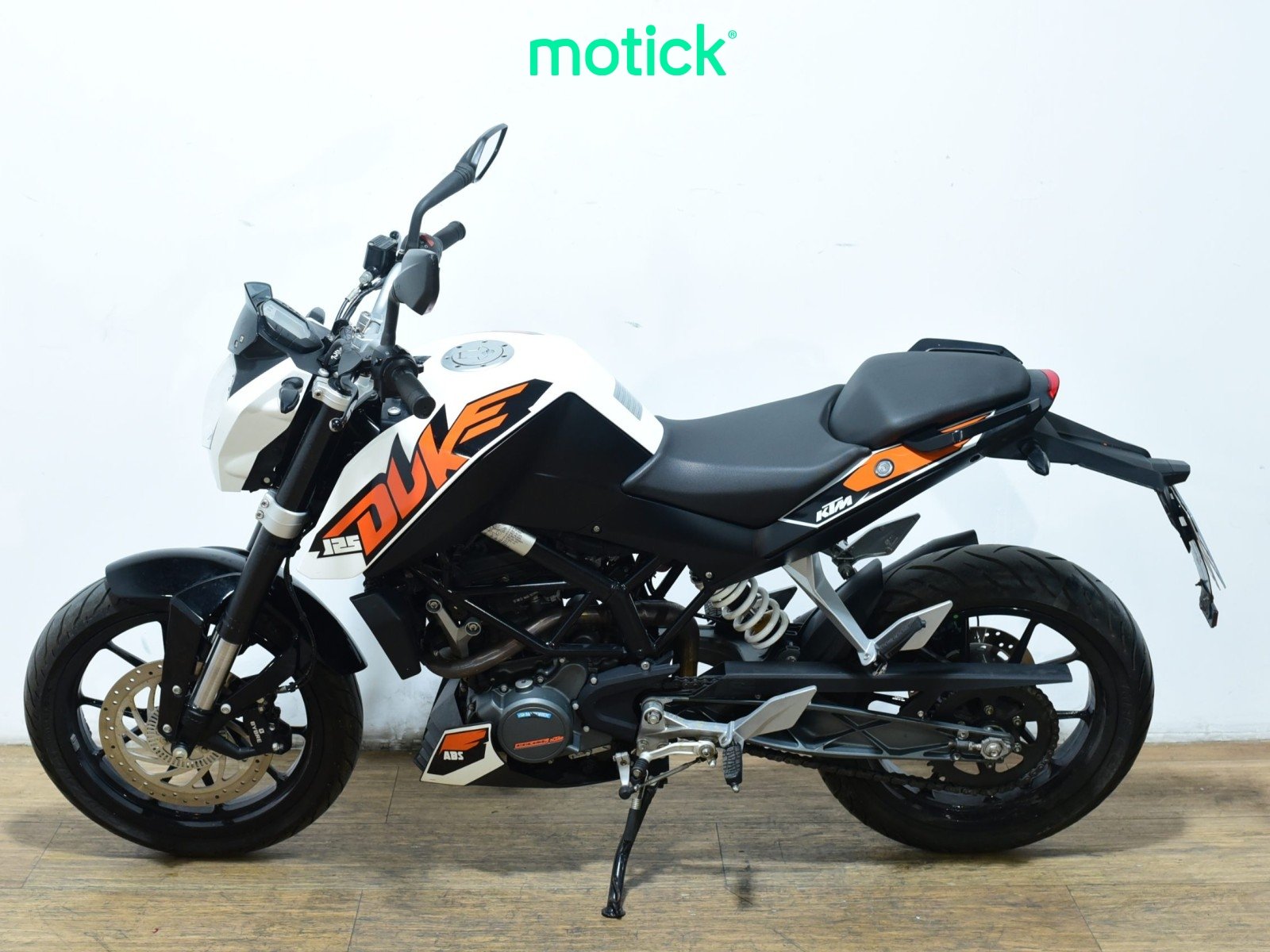 KTM DUKE 125 (ESCAPE HOMOLOGADO)
