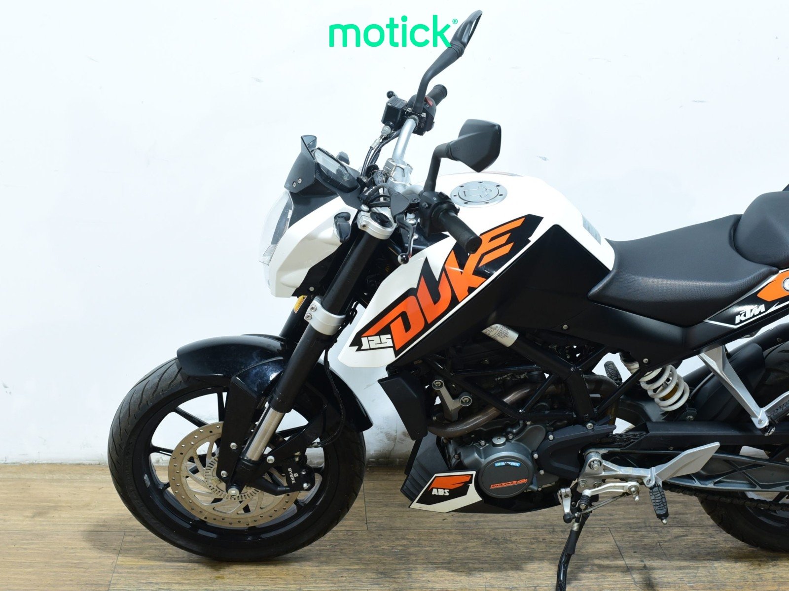 KTM DUKE 125 (ESCAPE HOMOLOGADO)