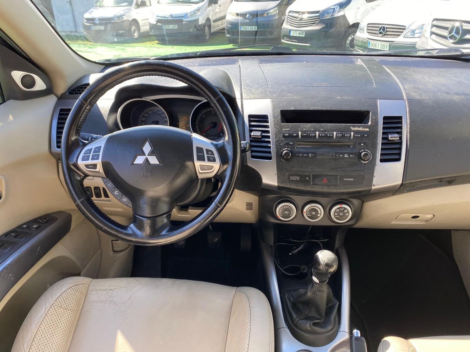 MITSUBISHI OUTLANDER 2.0 DI-D KAITEKI 12 